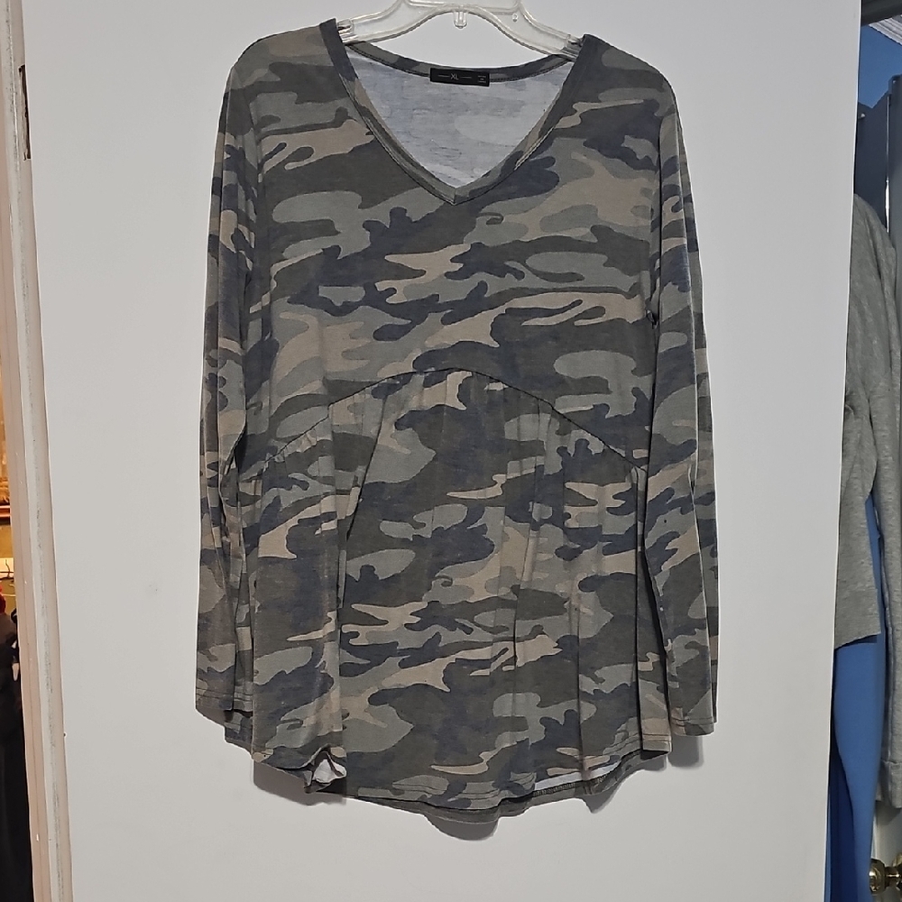 Camouflage V-Neck Women's Top Sz Xlarge Fall Game Day Knit Swing Top
